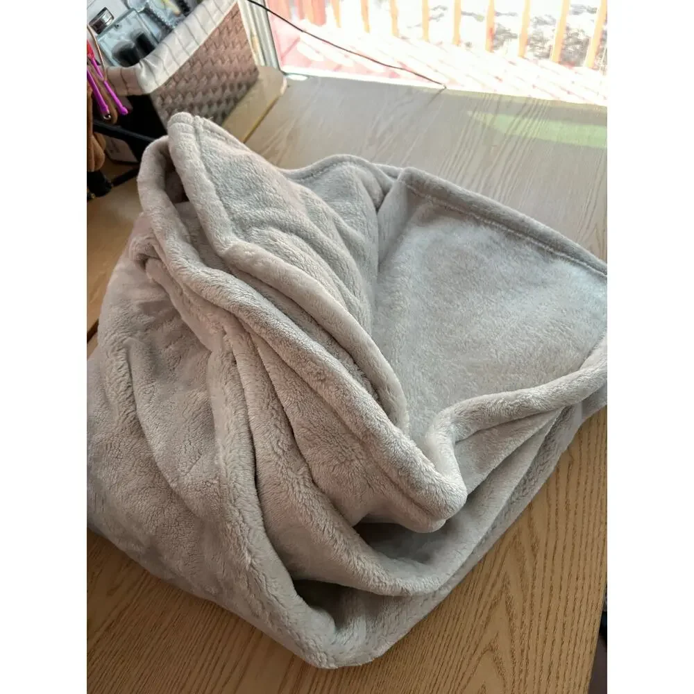 New Threshold Plush Fleece Throw Blanket Light Gray size 60”x70”